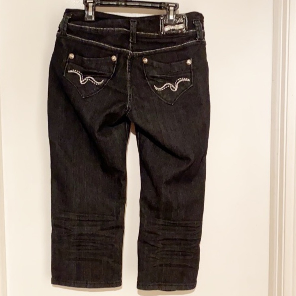 SUKO JEANS Dark Wash Capri Jeans!!! Size 7